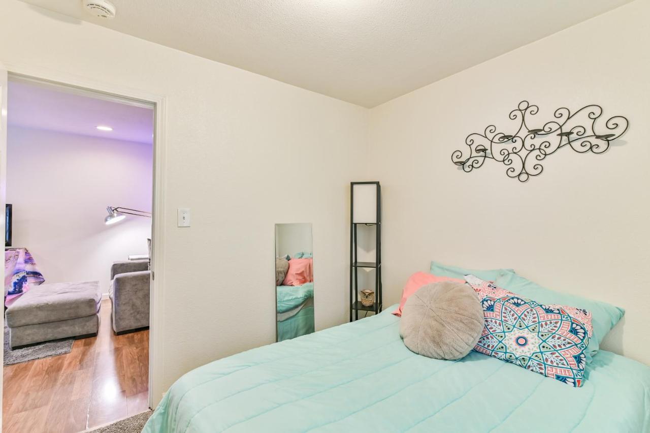 Cozy 2 Bdrm Apt - Easy Access Free Parking - Ac Unit Apartment Tacoma Exterior photo