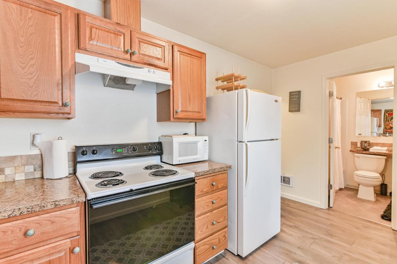 Cozy 2 Bdrm Apt - Easy Access Free Parking - Ac Unit Apartment Tacoma Exterior photo