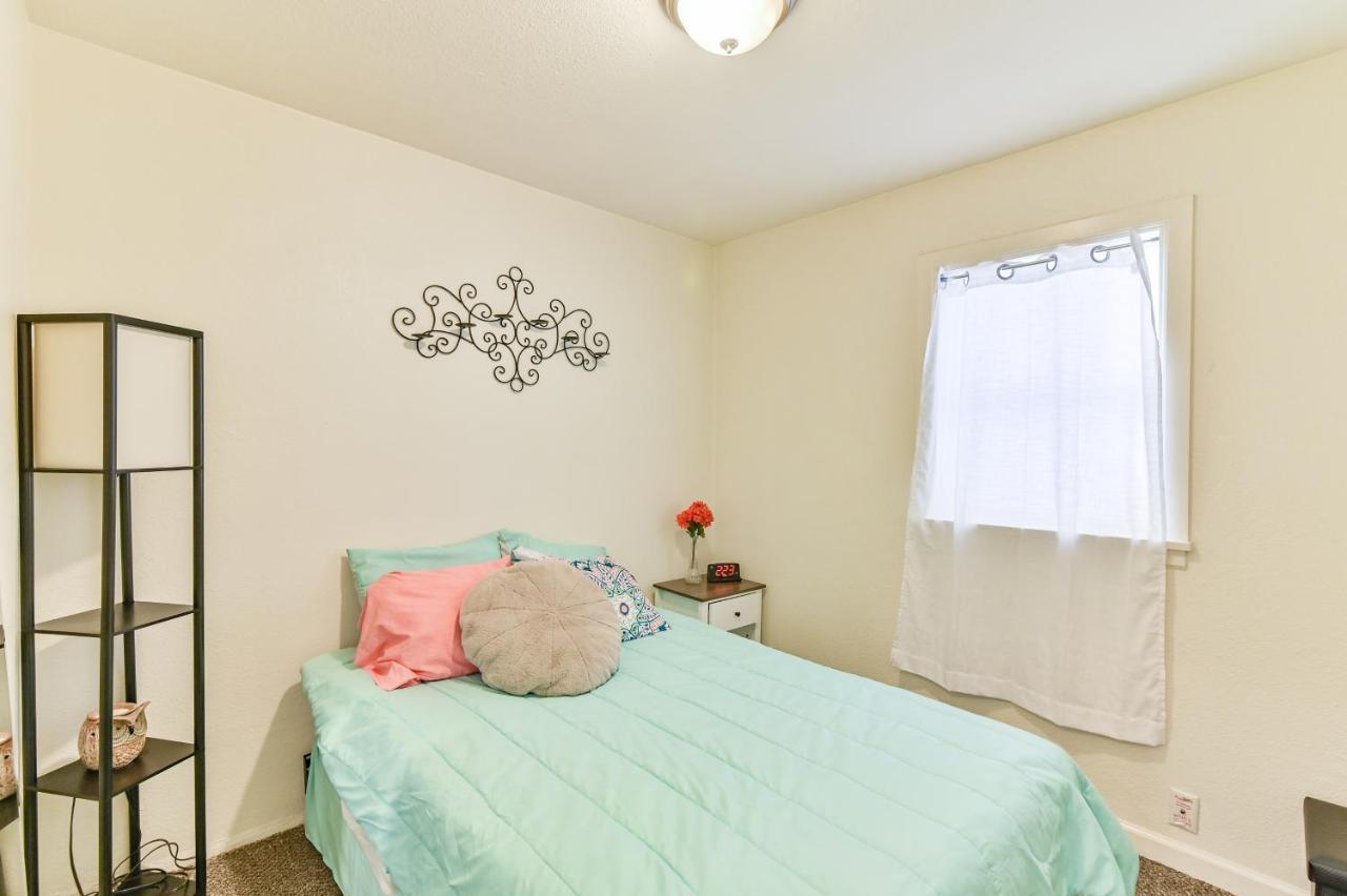 Cozy 2 Bdrm Apt - Easy Access Free Parking - Ac Unit Apartment Tacoma Exterior photo