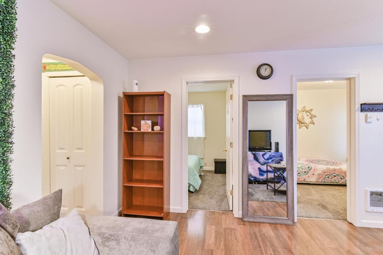 Cozy 2 Bdrm Apt - Easy Access Free Parking - Ac Unit Apartment Tacoma Exterior photo